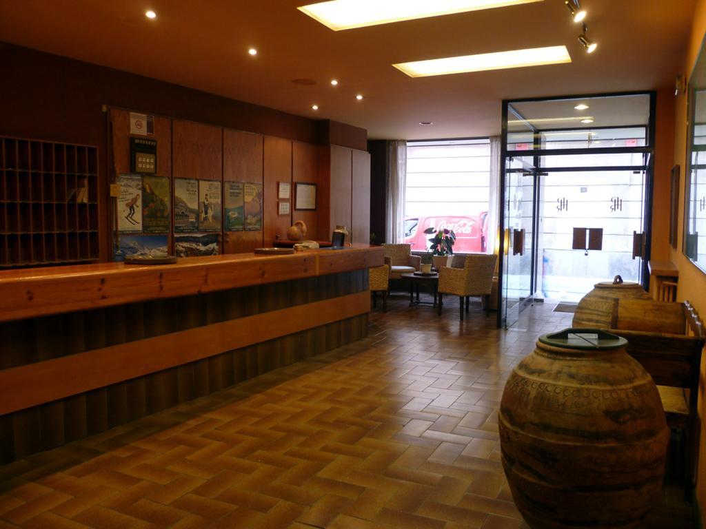 Hotel Pradas Jaca Exteriér fotografie