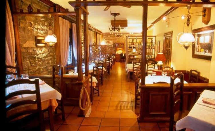 Hotel Pradas Jaca Exteriér fotografie