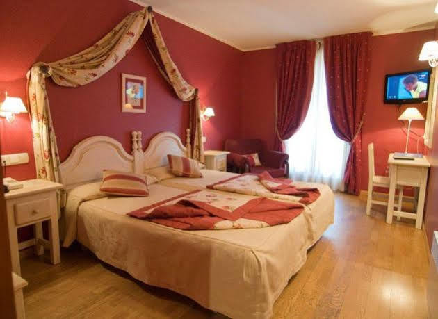 Hotel Pradas Jaca Exteriér fotografie